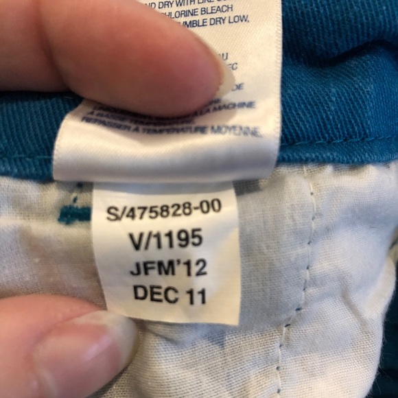 *Old Navy Blue Capri Denim - Picture 5 of 7